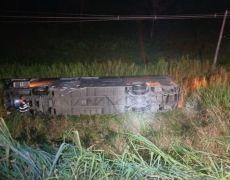 Ônibus cai em ribanceira e deixa 26 feridos e um morto em São Paulo