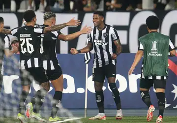 Júnior Santos comanda Botafogo em vitória sobre o Bragantino