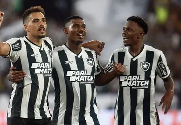Botafogo supera Vitória para abrir vantagem na Copa do Brasil
