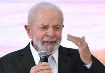 País precisa voltar a produzir carro para o povo brasileiro, não para americanos, diz Lula