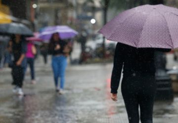 Pancadas de chuva atingem litoral sul e região metropolitana de SP