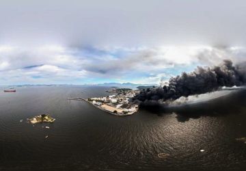 Bombeiros extinguem incêndio em fábrica de lubrificante no Rio