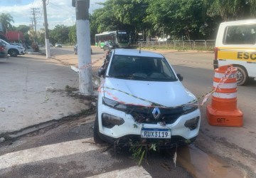 Mulher morre após carro ficar submerso em São Paulo