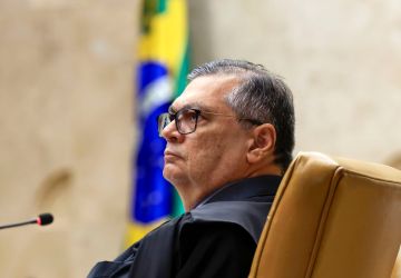 Dino descarta razões que o impeçam de julgar denúncia contra Bolsonaro