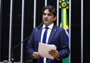 Projeto de Lei de Murilo Galdino Propõe Meia-Entrada para Idosos e seus Acompanhantes em Eventos