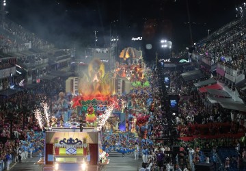 Acadêmicos de Niterói vence Série Ouro e sobe ao Grupo Especial do Rio