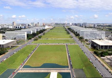 Participação da mulher no funcionalismo público federal sobe para 45%