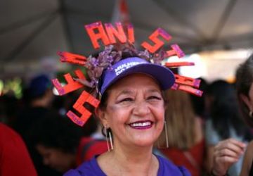 Mulheres do DF marcham por políticas públicas e contra o feminicídio