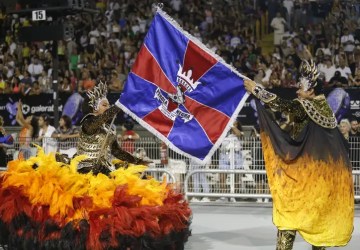 Rosas de Ouro encerra Desfile das Campeãs em São Paulo