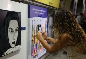 Estação de metrô em São Paulo recebe mostra de Clarice Lispector