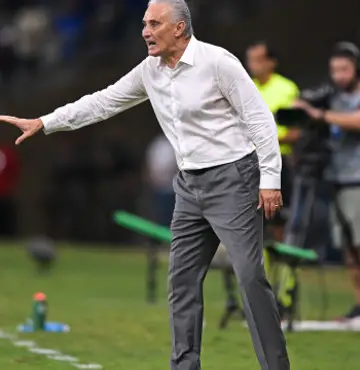 Em reencontro com Tite, Corinthians busca manter sequência invicta diante de Flamengo em crise