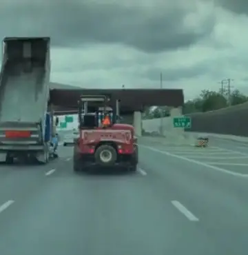 Caminhão colide de forma violenta contra ponte em rodovia dos EUA
