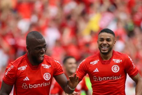 Internacional faz 3 a 0 no São Luiz e avança às semifinais do Gauchão