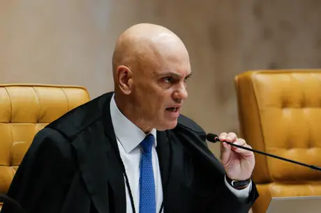 Moraes dá 48 horas para Bolsonaro explicar hospedagem em embaixada