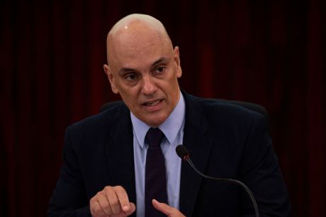 Moraes nega pedido de devolução de passaporte para Bolsonaro