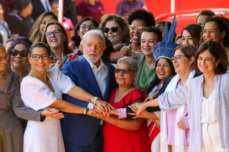 Direitos das mulheres são conquista, não concessão, diz Lula