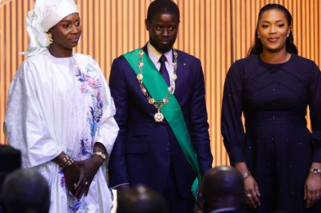 Presidente de Senegal assume o cargo e apresenta duas primeiras-damas