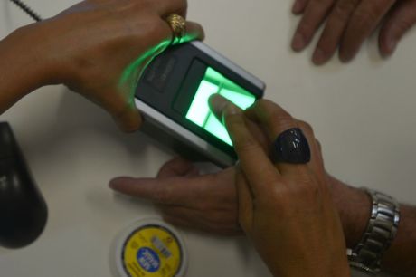 TRE-RJ convoca 4 milhões de eleitores para fazer biometria