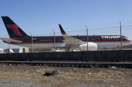 Avião de Trump se choca com outro após aterrissagem na Florida