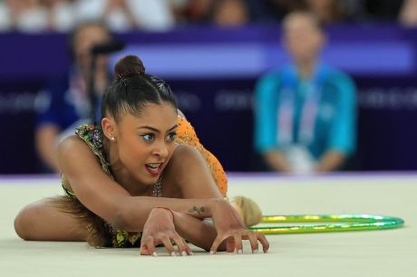 Babi Domingos fica em 10º na final individual da ginástica rítmica