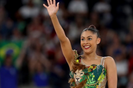 Bárbara Domingos fica em última posição na final da ginástica rítmica