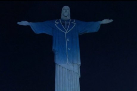 Cristo Redentor é 'vestido' de Silvio Santos em homenagem