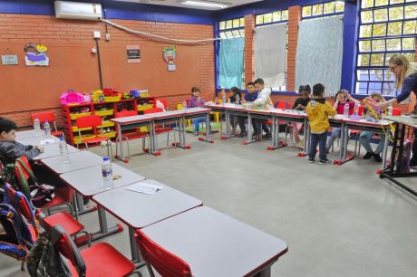 Porto Alegre retoma aulas em todas as escolas atingidas pela enchente