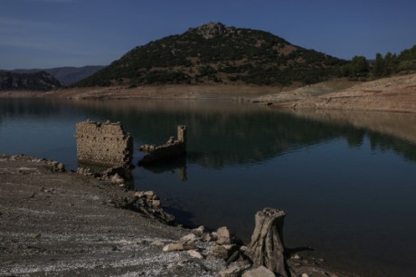 Seca na Grécia revela aldeia que ficou submersa há mais de 40 anos 