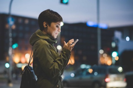 Celular sem bateria? Veja as opções que deve desativar