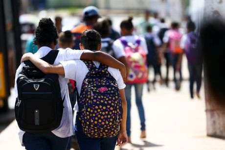 Brasil discute estratégias para melhorar educação para a adolescência