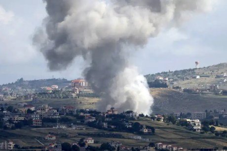 Após promessa de retaliação, Israel intensifica ofensiva contra Hezbollah