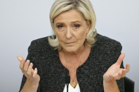 Le Pen começa a ser julgada por suspeita de desvio de fundos europeus