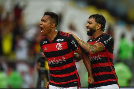 Flamengo sai na frente do Corinthians na semifinal da Copa do Brasil