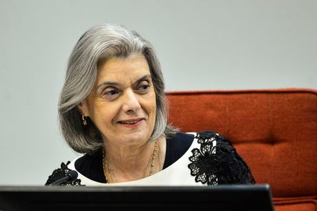 Cármen Lúcia diz que desinformação nas eleições é "cabresto digital"