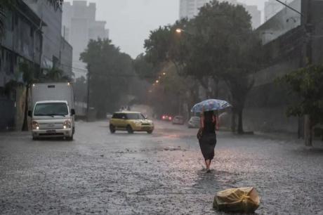 Inmet emite alerta de tempestade para sete estados hoje e amanhã