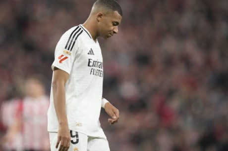 Ancelotti diz que Mbappé &quot;está triste e desiludido&quot; após perder pênalti