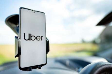 STF discute vínculo de emprego entre Uber e motoristas antes de julgar caso decisivo