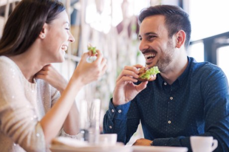 Doces, petiscos e pratos elaborados: Veja o que estes signos adoram comer