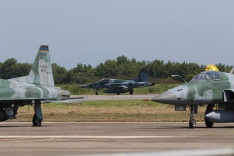 Caça adquirido pelo Brasil surpreende F-15 dos EUA em combate simulado