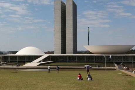 Senado pede que Dino libere recursos de emendas parlamentares