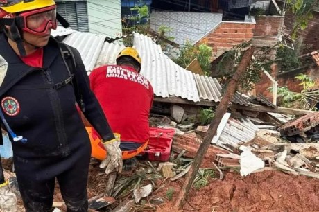 Chuvas do fim de semana causaram 11 mortes em duas cidades de Minas