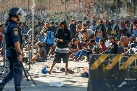 Violência e ação policial levam fluxo da Cracolândia para novas áreas