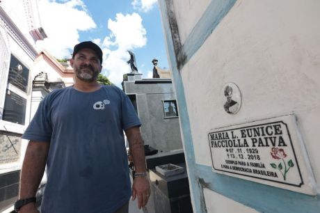 Túmulo de Eunice Paiva vira ponto turístico após Ainda Estou Aqui