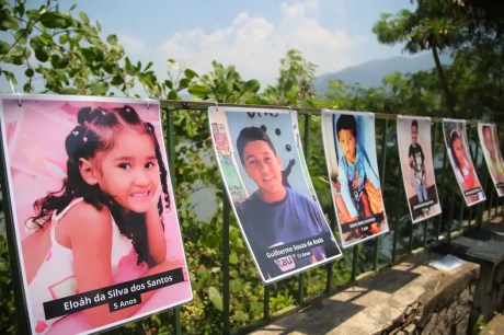 Memorial no Rio volta a ter fotos de crianças vítimas de bala perdida