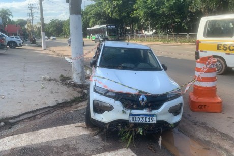 Mulher morre após carro ficar submerso em São Paulo