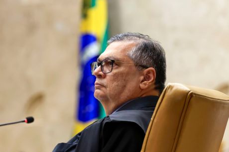 Dino descarta razões que o impeçam de julgar denúncia contra Bolsonaro