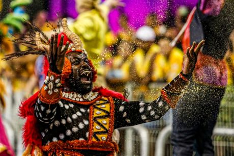 Sete escolas de samba abrem os desfiles no Sambódromo do Anhembi