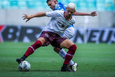 Jacuipense supera Bahia e fica perto da final do Baiano