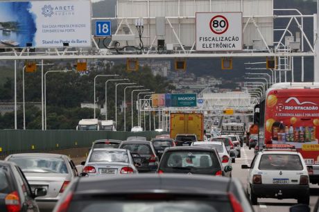 Rodovia Rio-Santos tem trânsito intenso após carnaval