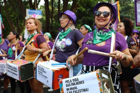 SP: mulheres protestam por direito ao aborto e pelo fim da escala 6x1